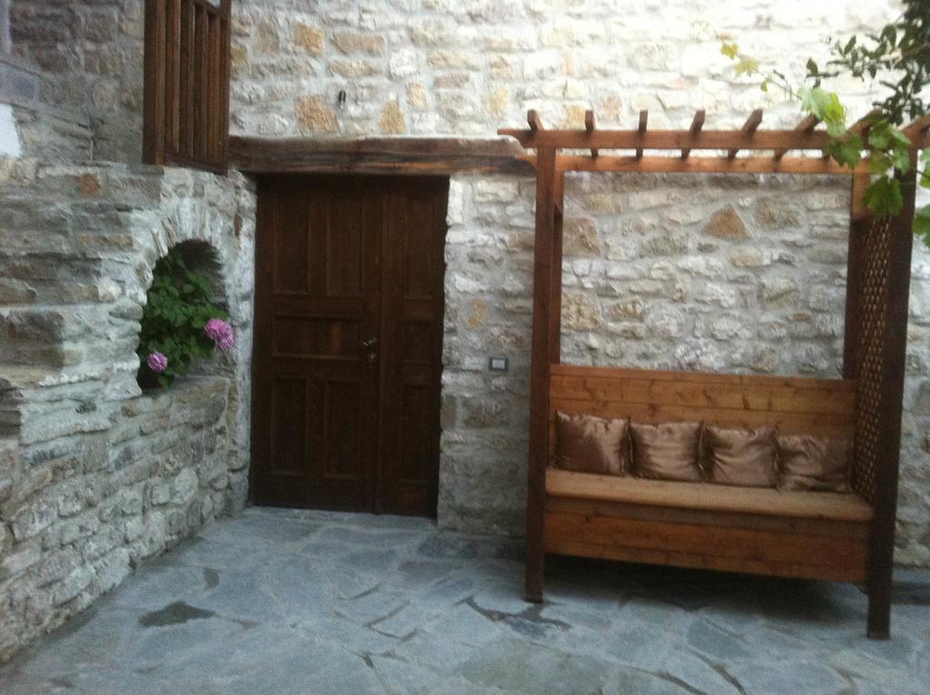 Guest House Mangalem Μπεράτ Εξωτερικό φωτογραφία
