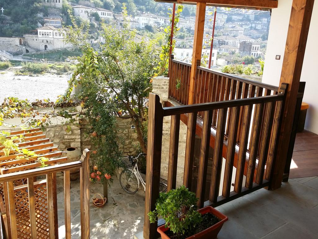 Guest House Mangalem Μπεράτ Εξωτερικό φωτογραφία