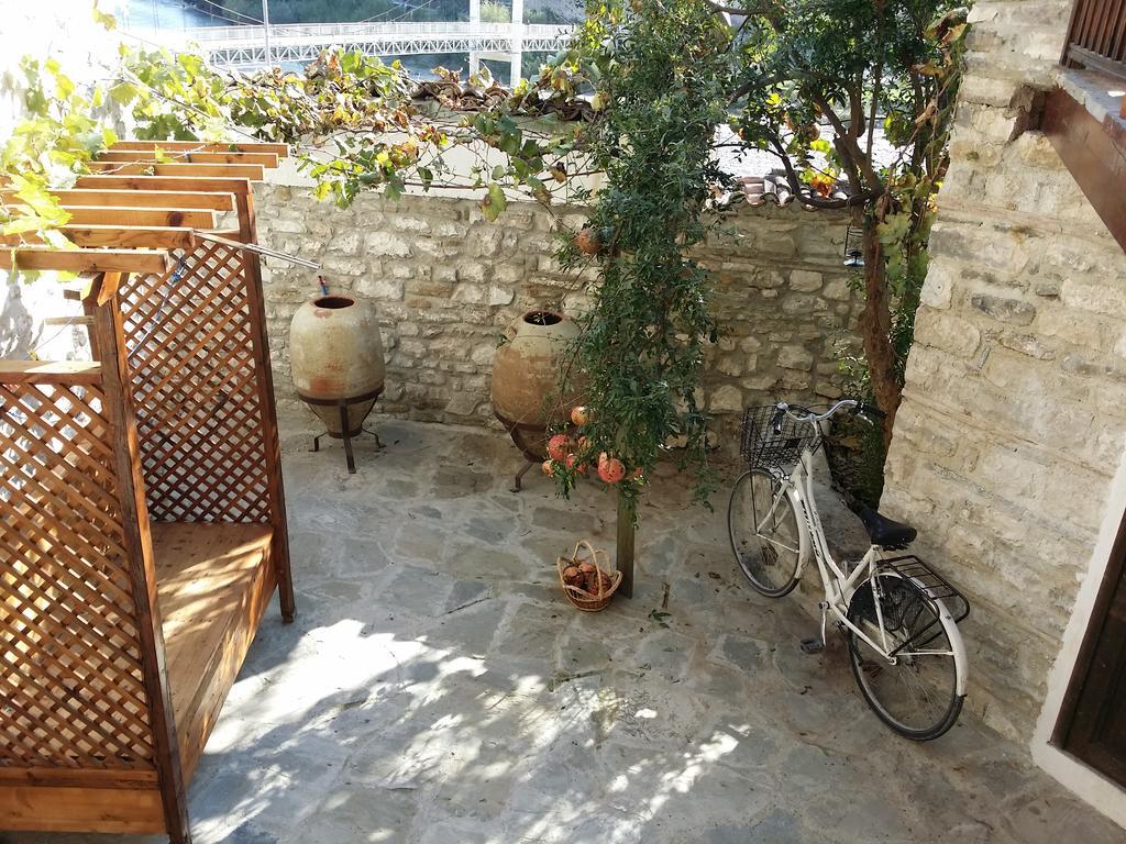 Guest House Mangalem Μπεράτ Εξωτερικό φωτογραφία