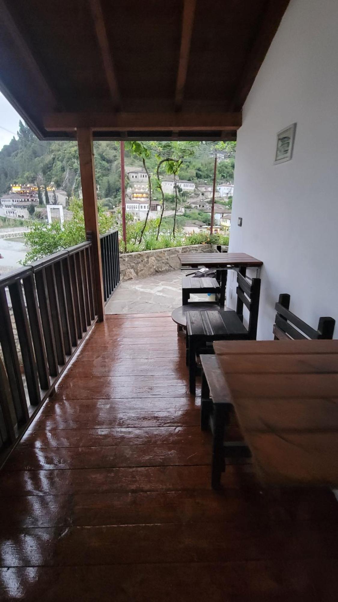 Guest House Mangalem Μπεράτ Εξωτερικό φωτογραφία