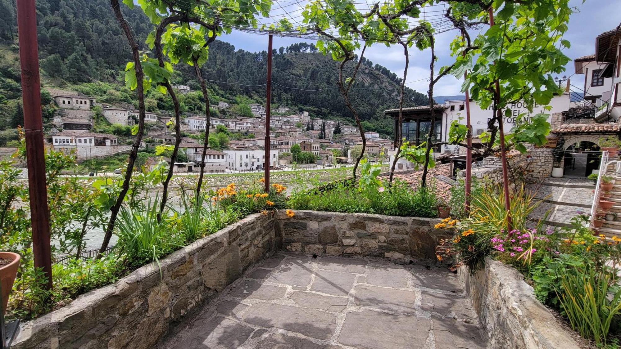 Guest House Mangalem Μπεράτ Εξωτερικό φωτογραφία