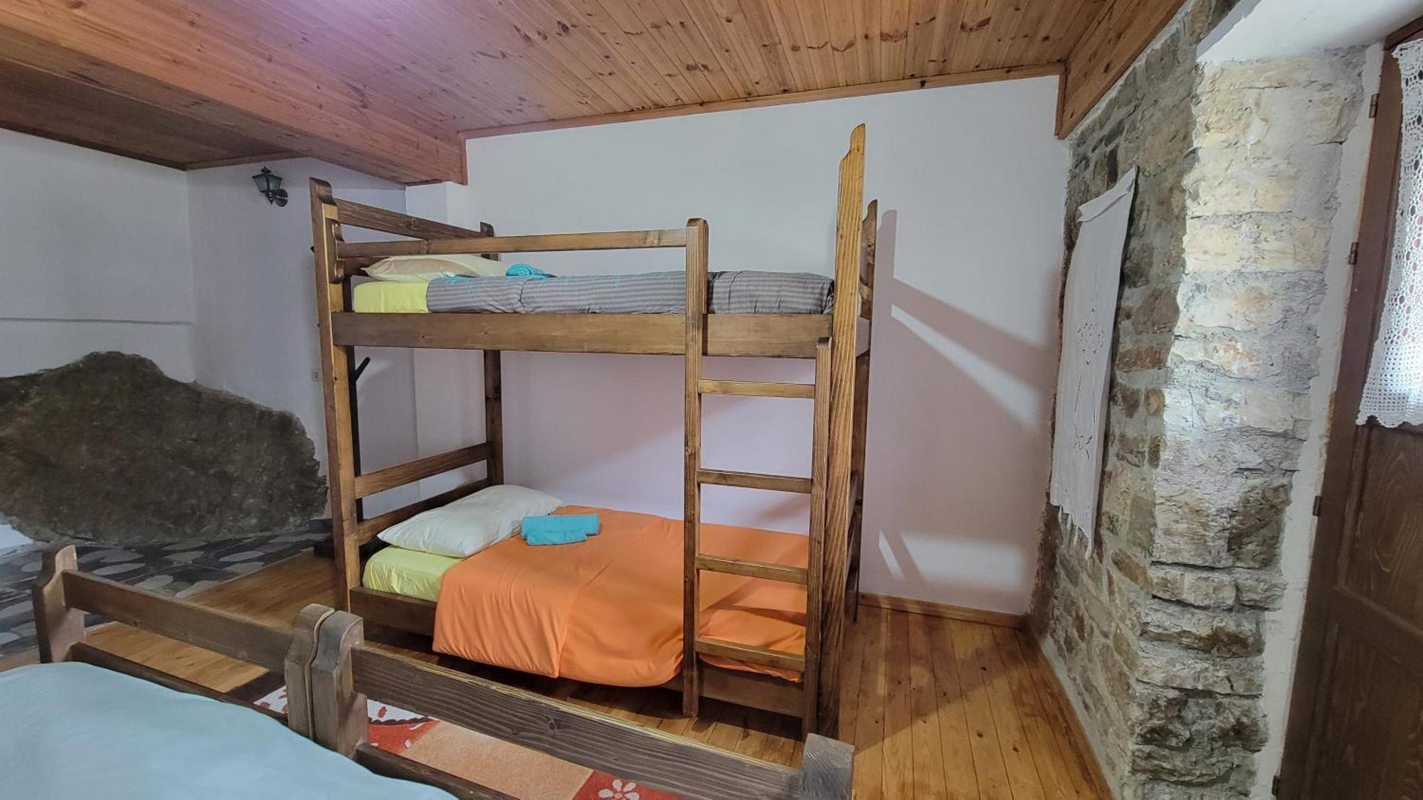 Guest House Mangalem Μπεράτ Εξωτερικό φωτογραφία