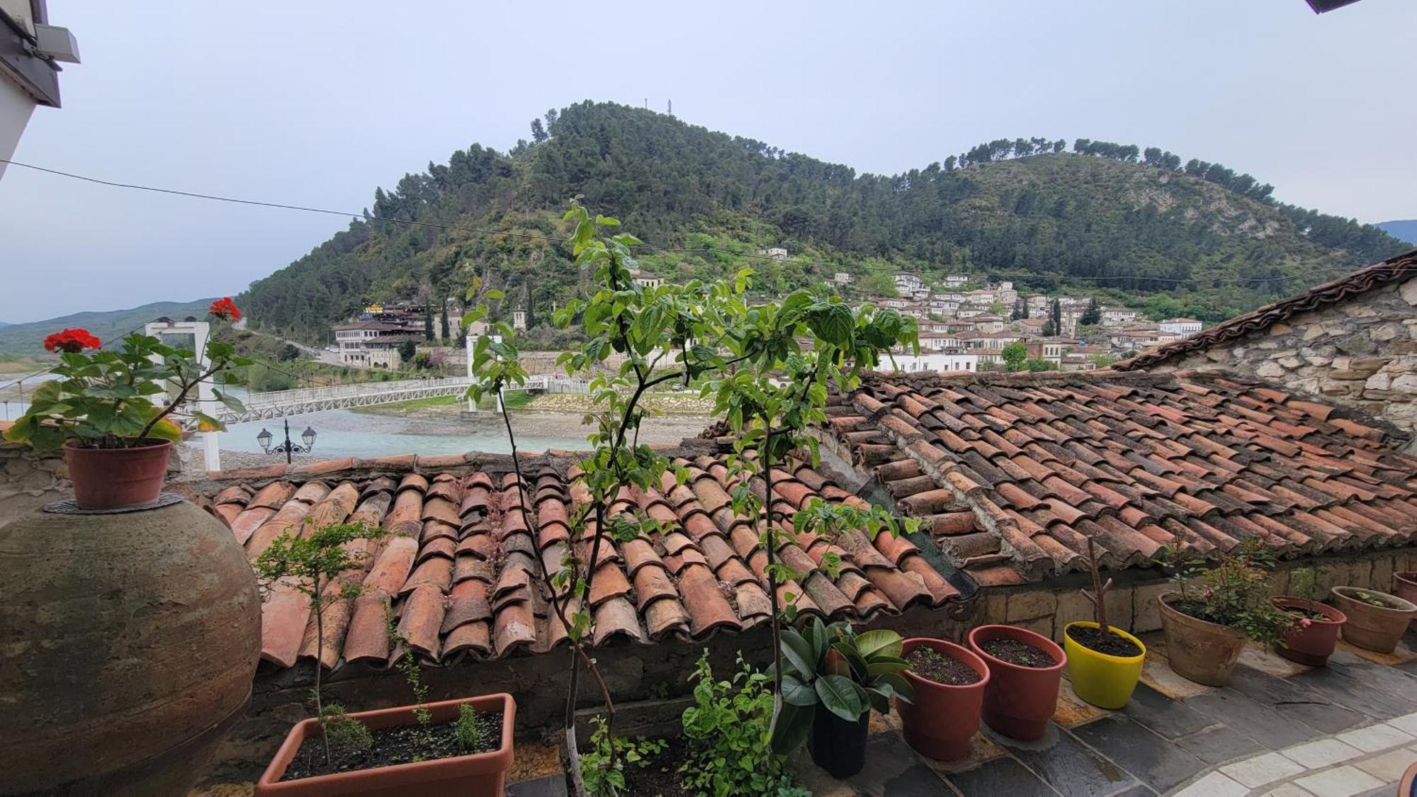 Guest House Mangalem Μπεράτ Εξωτερικό φωτογραφία