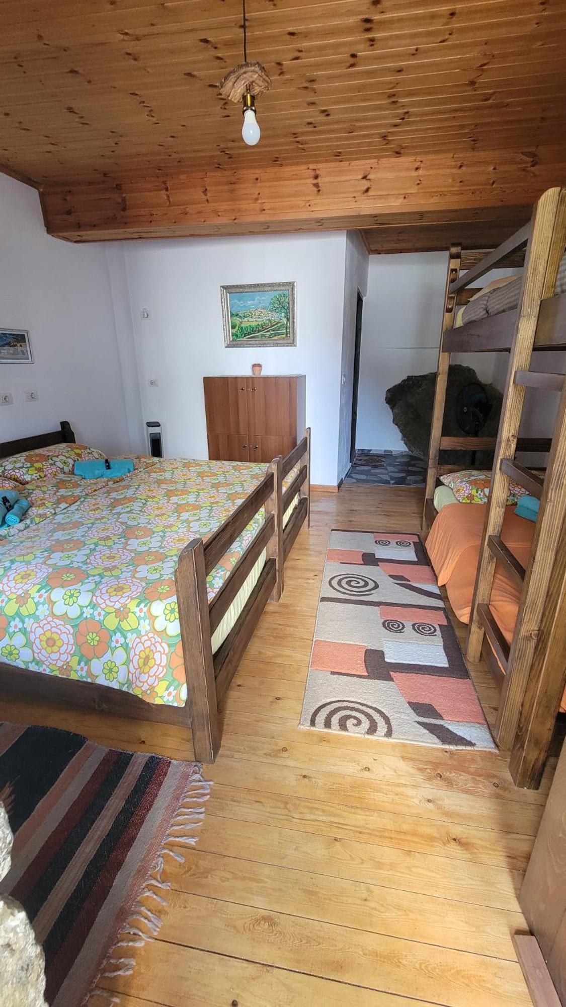 Guest House Mangalem Μπεράτ Εξωτερικό φωτογραφία