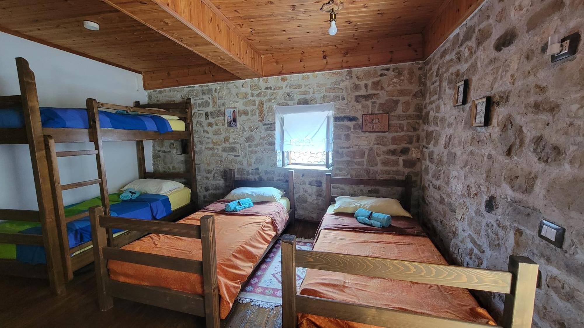 Guest House Mangalem Μπεράτ Εξωτερικό φωτογραφία