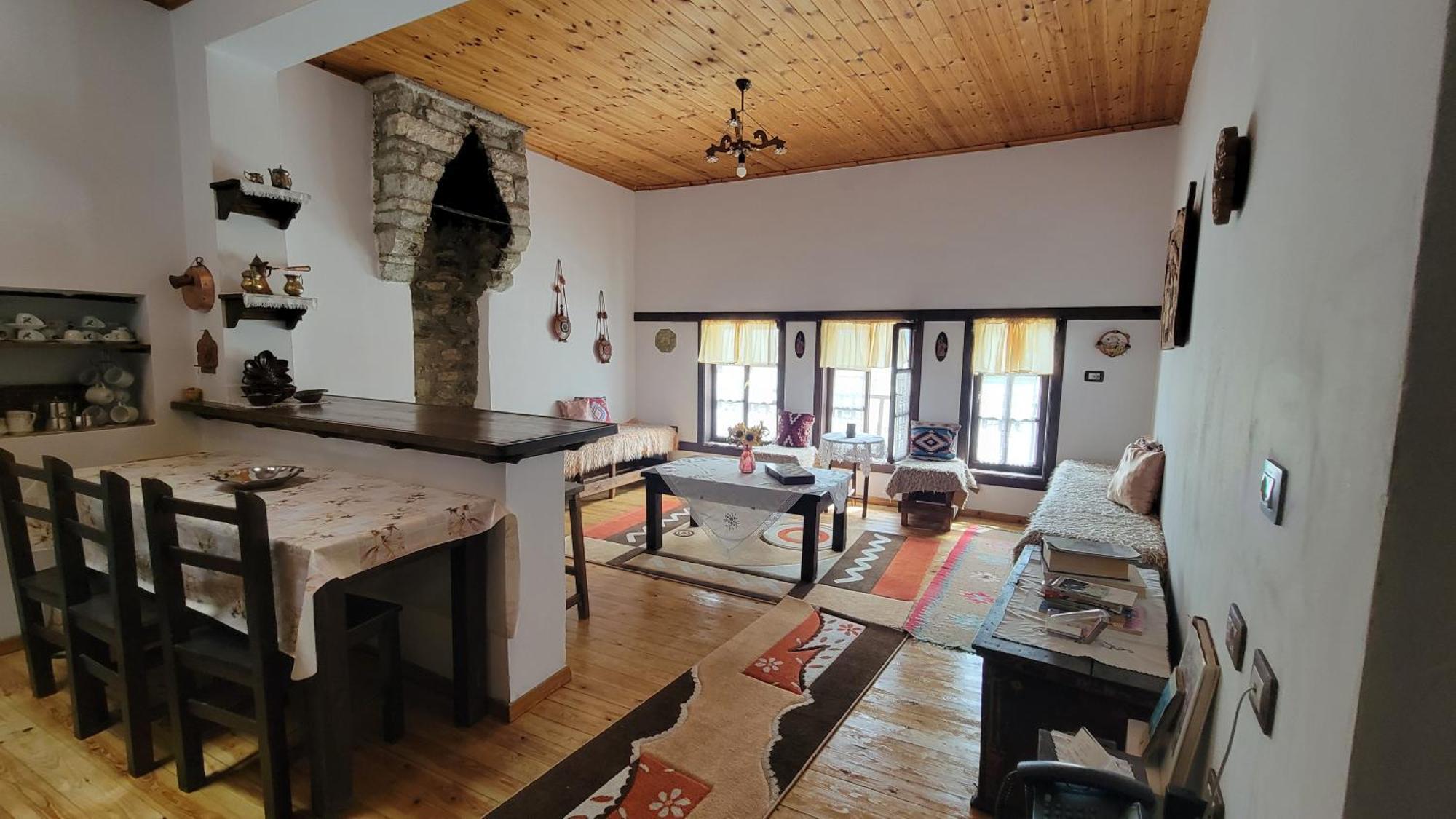 Guest House Mangalem Μπεράτ Εξωτερικό φωτογραφία