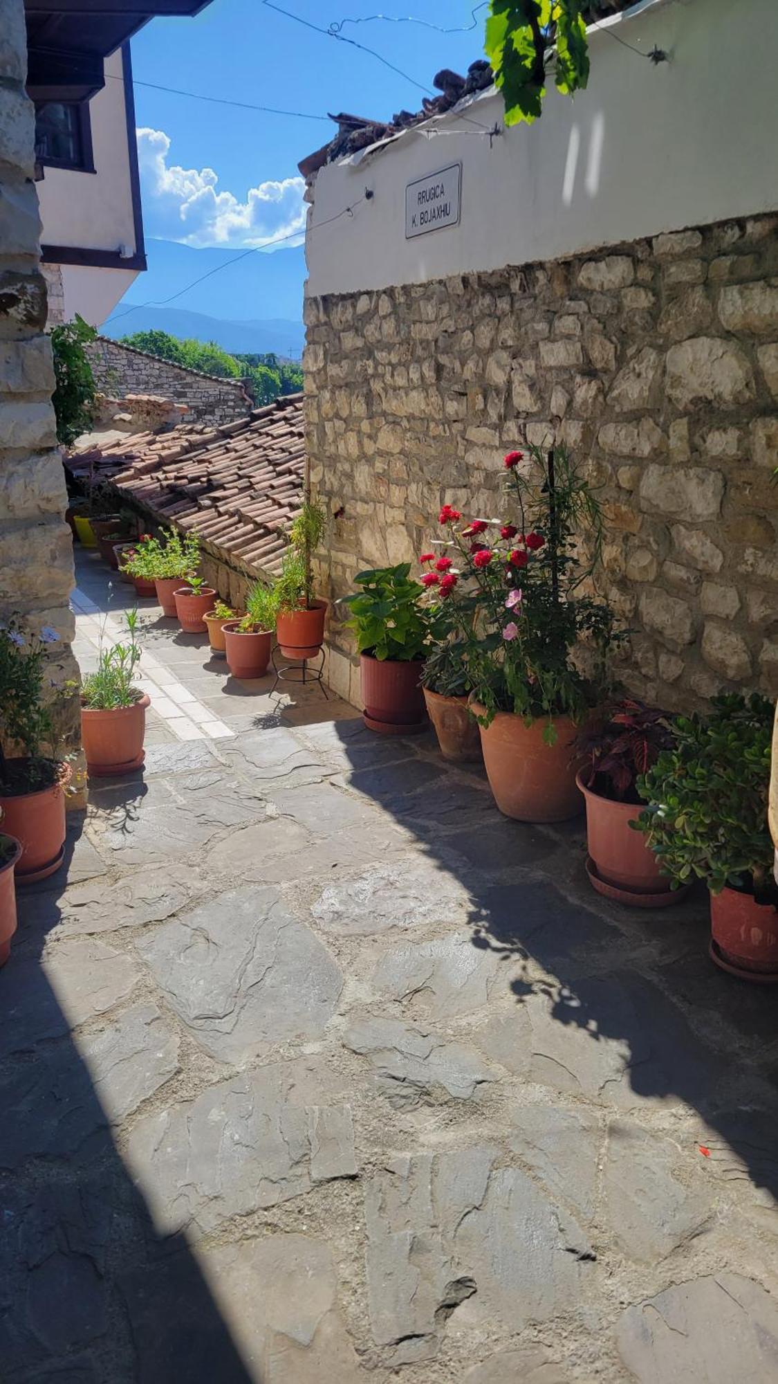 Guest House Mangalem Μπεράτ Εξωτερικό φωτογραφία
