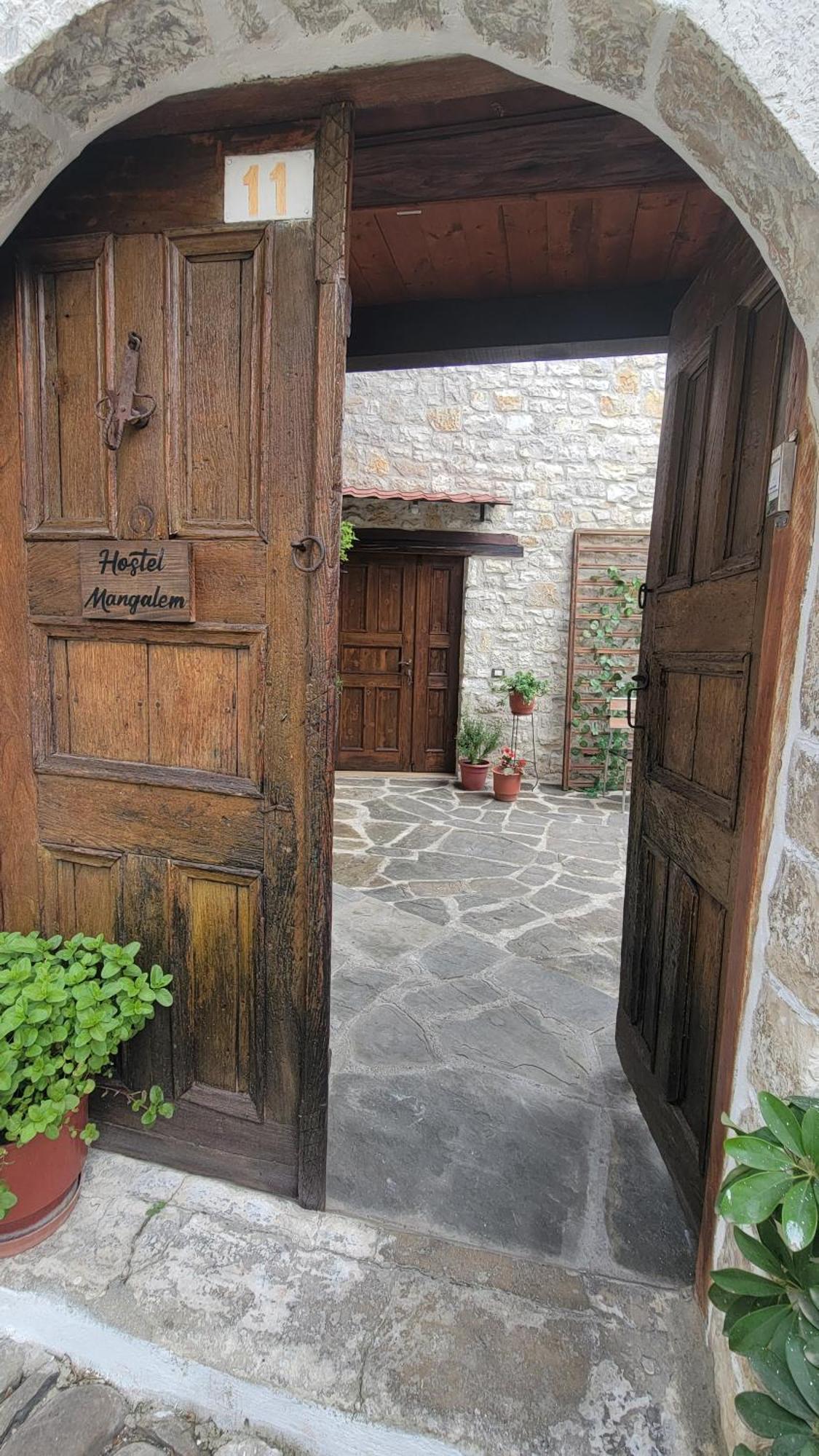 Guest House Mangalem Μπεράτ Εξωτερικό φωτογραφία