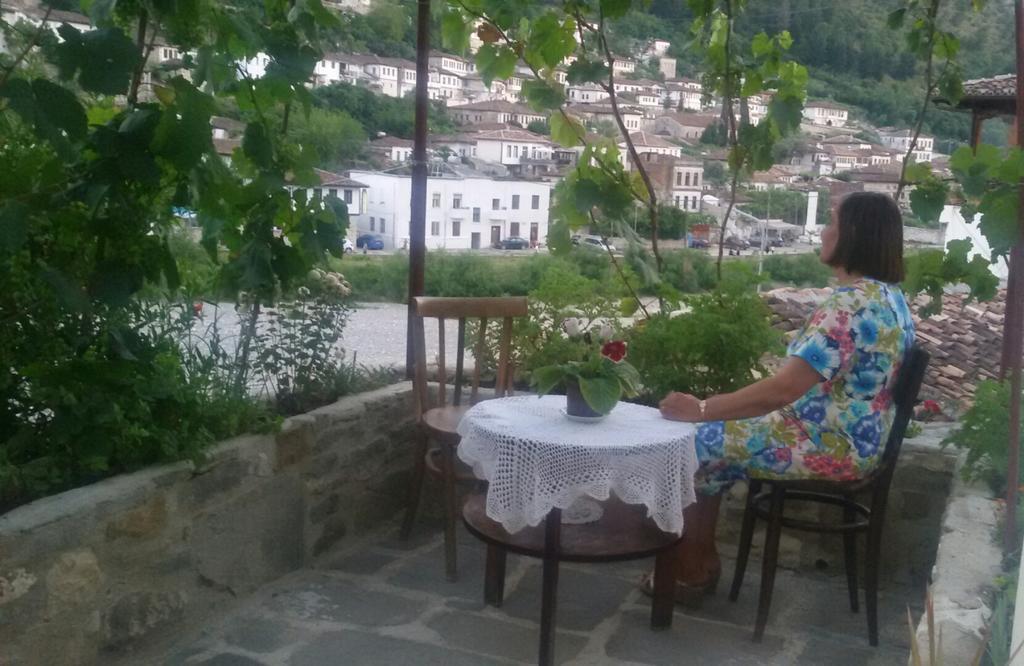 Guest House Mangalem Μπεράτ Εξωτερικό φωτογραφία