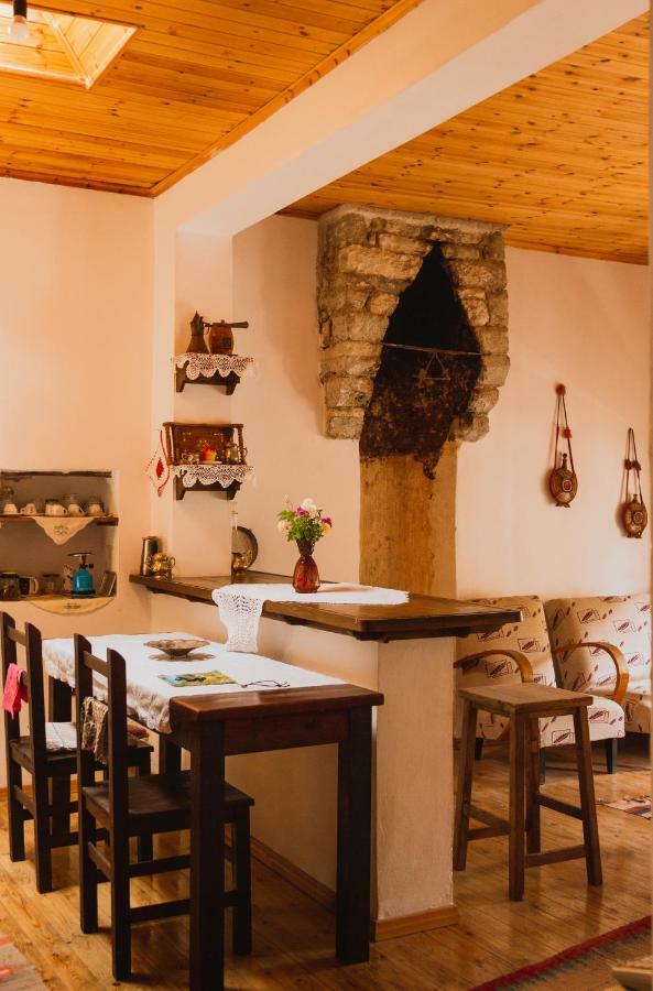 Guest House Mangalem Μπεράτ Εξωτερικό φωτογραφία