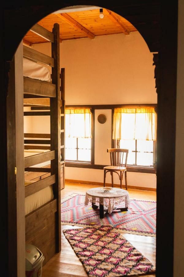 Guest House Mangalem Μπεράτ Εξωτερικό φωτογραφία