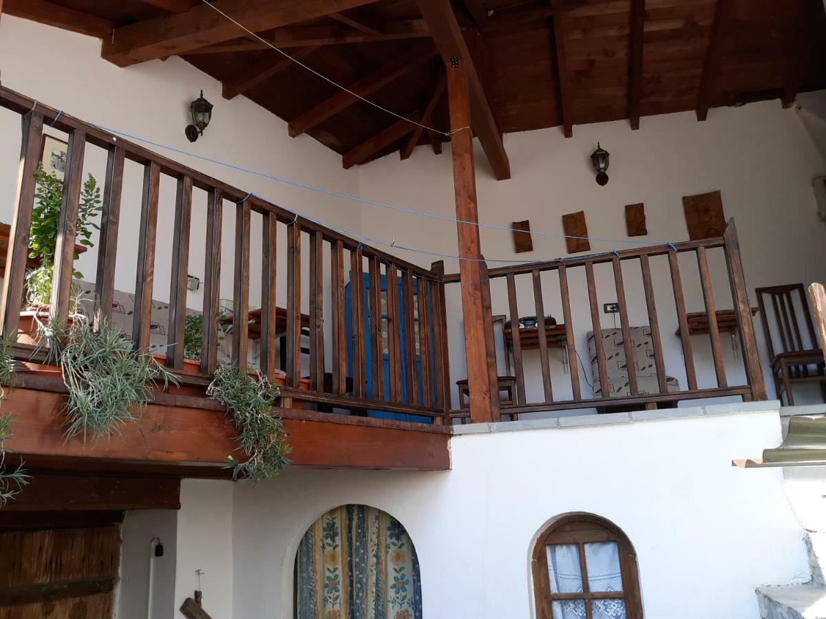 Guest House Mangalem Μπεράτ Εξωτερικό φωτογραφία