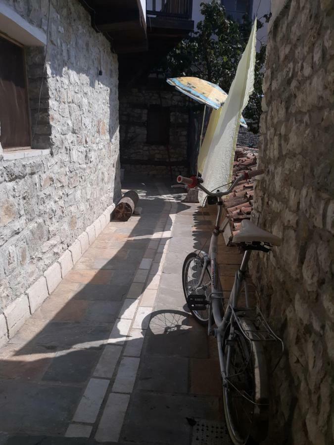 Guest House Mangalem Μπεράτ Εξωτερικό φωτογραφία